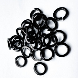 6,6/1,6 50ks Černé hranaté