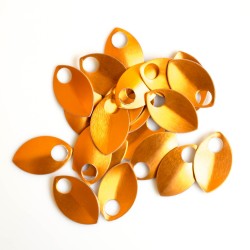 Šupiny malé oranžové